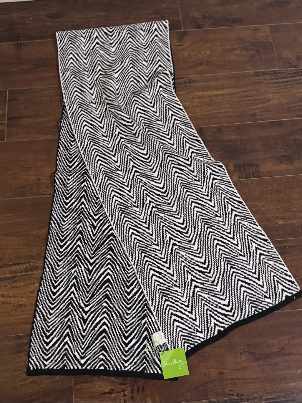 Vera Bradley Black & White Zig-Zag Geometric Knit Scarf 72”L X 12.5”W